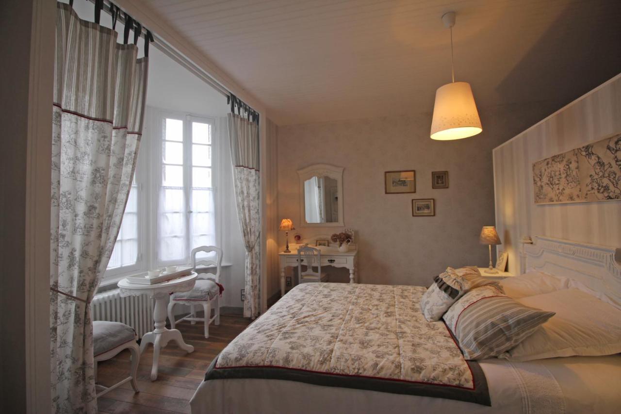 Au Fil Du Temps Bed & Breakfast Chalus Bagian luar foto