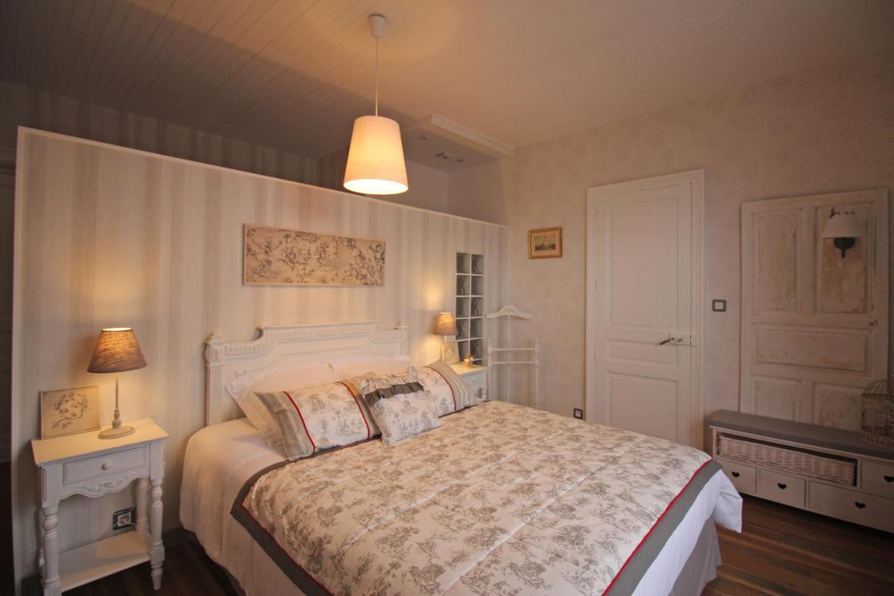 Au Fil Du Temps Bed & Breakfast Chalus Bagian luar foto
