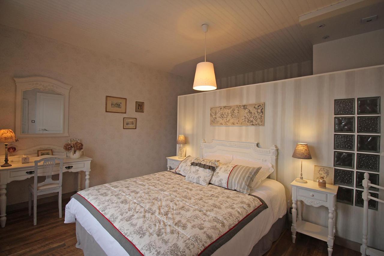 Au Fil Du Temps Bed & Breakfast Chalus Bagian luar foto