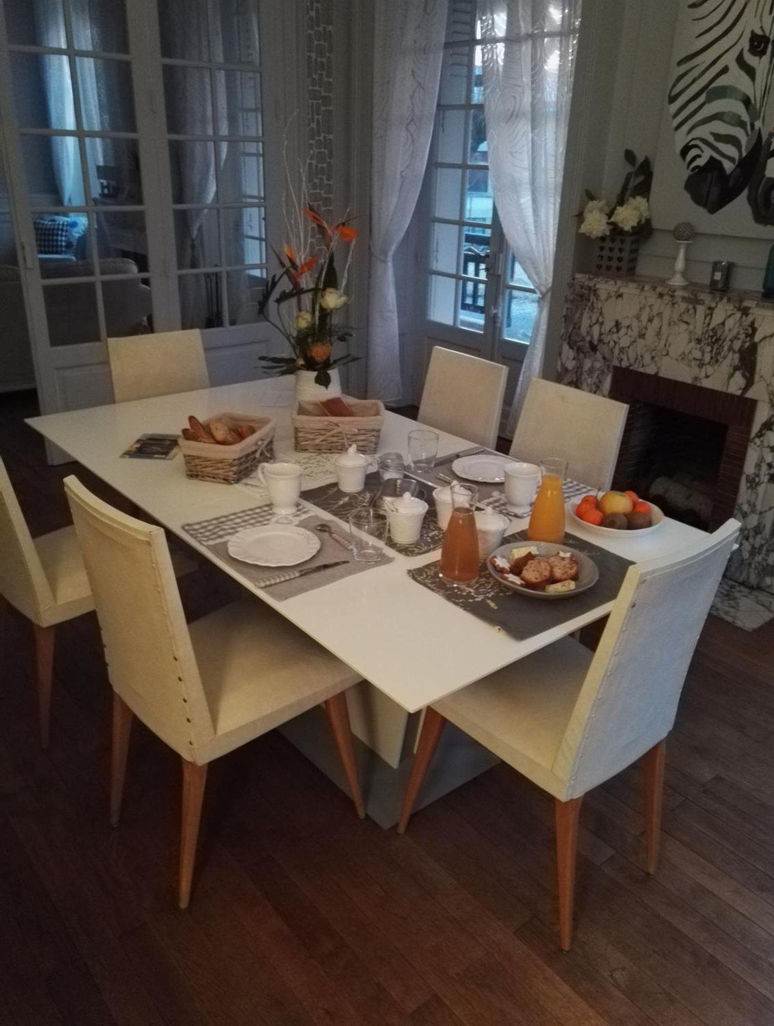 Au Fil Du Temps Bed & Breakfast Chalus Ruang foto